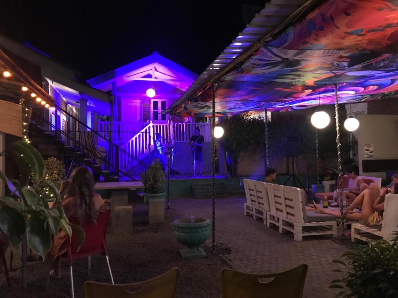 Hangover Hostels Mirissa Exterior photo