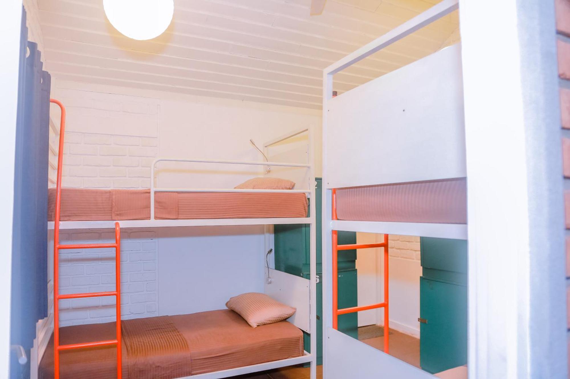 Hangover Hostels Mirissa Exterior photo
