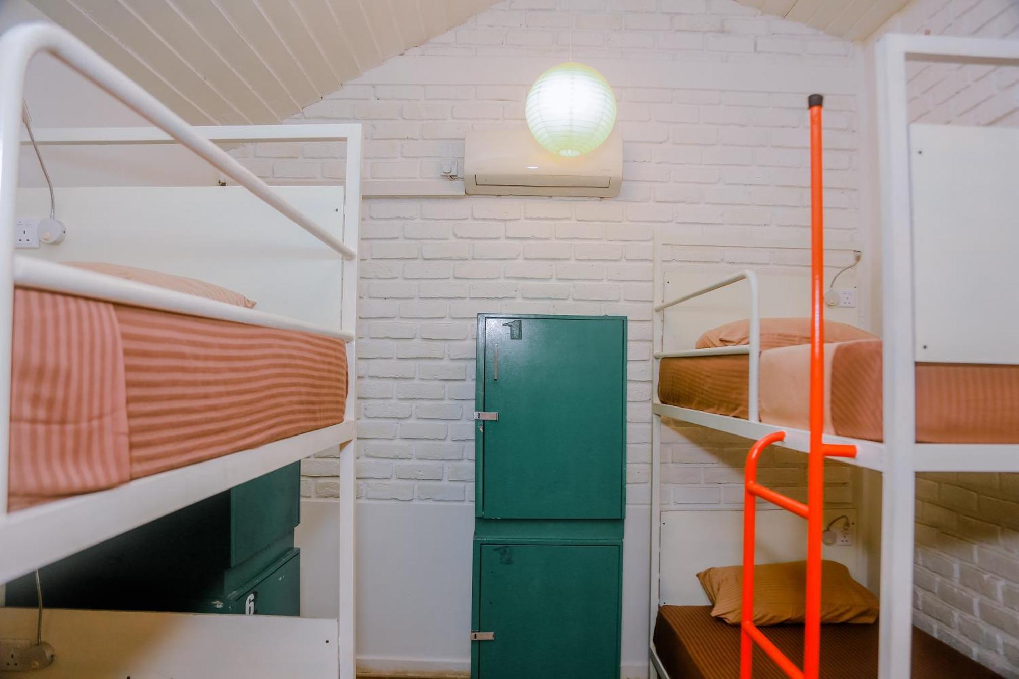 Hangover Hostels Mirissa Exterior photo